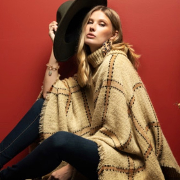 Poncho Turtleneck Windowpane Print - Picture 13 of 14